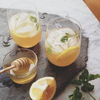 whiskey honey lemonade best cocktails honey cocktails2