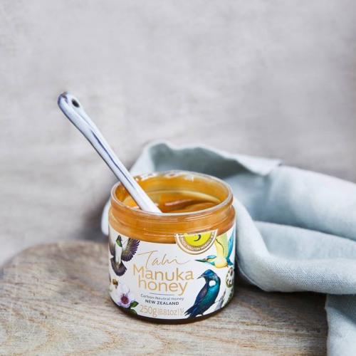 tahi manuka honey UMF 5 plus open jar 2