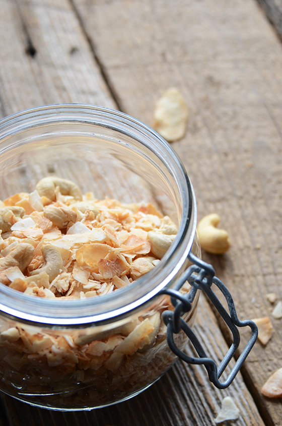 coconut oil recipe toasted vanilla coconut cashew snacks