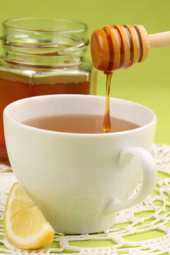 drinking honey in tea manuka honey