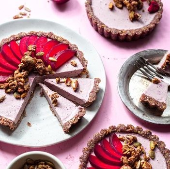 no bake plum tart sq